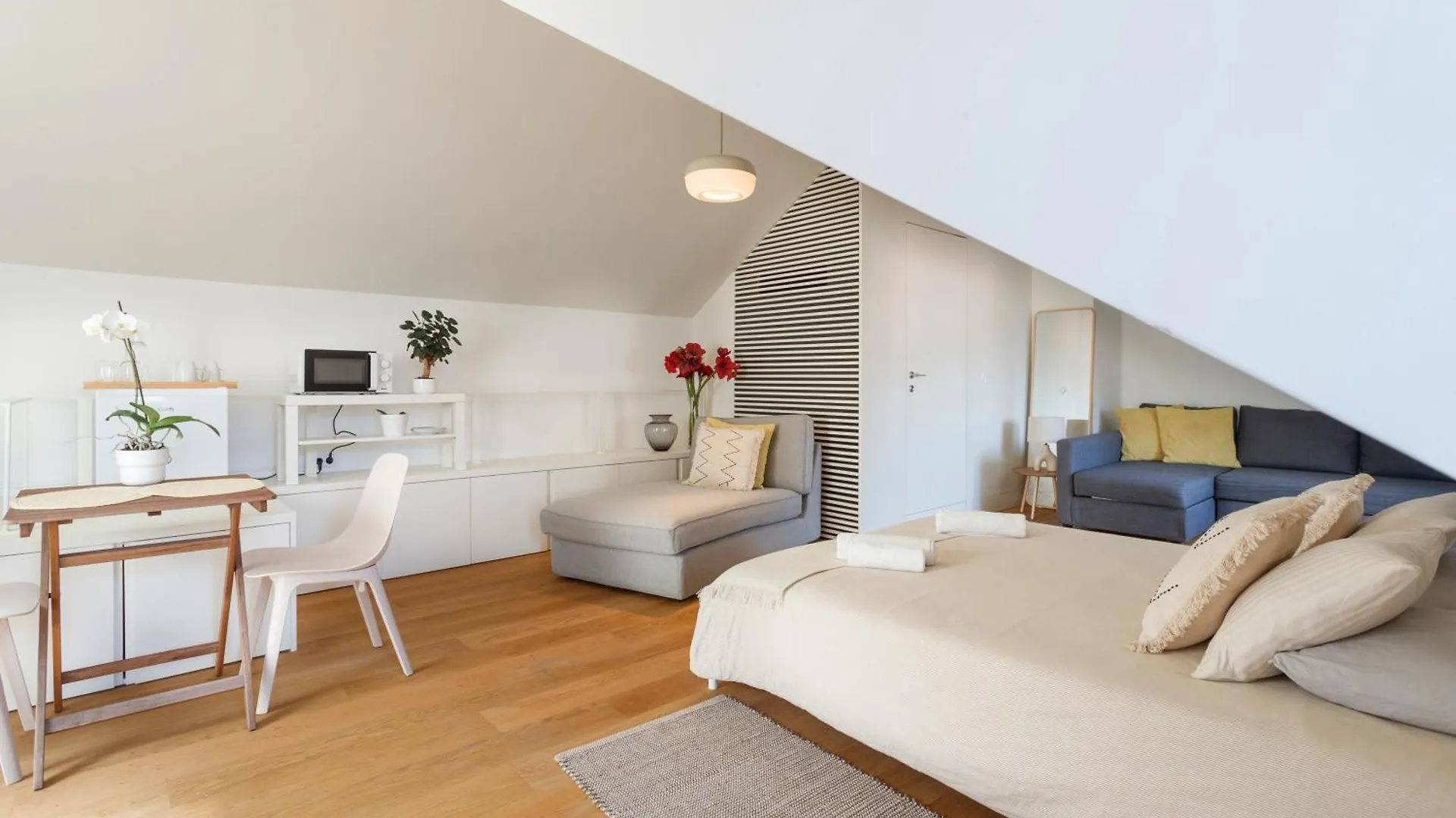 Luxury Apartment With Balcony In Downtown Lisbon