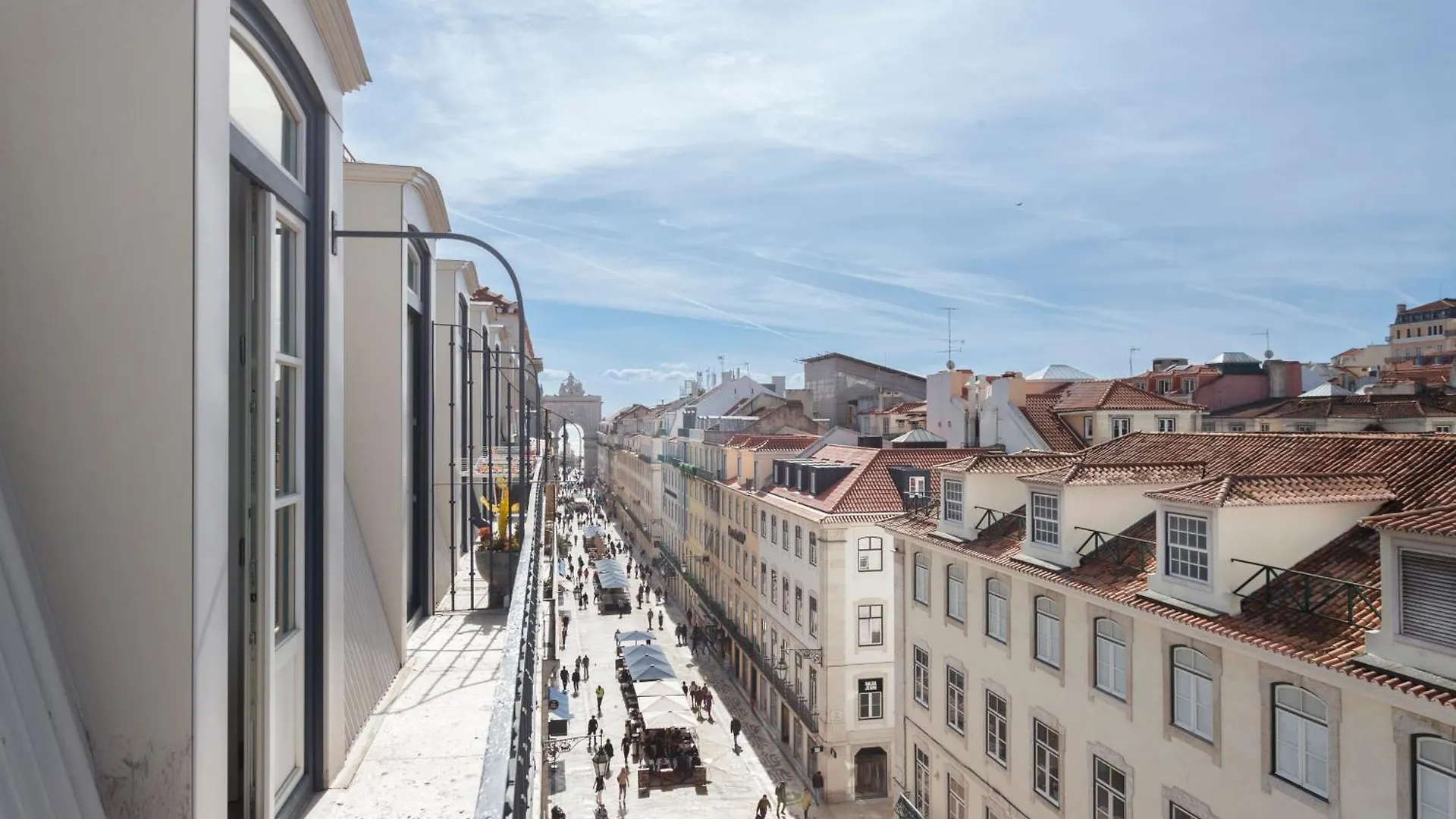 Luxury Apartment With Balcony In Downtown Lisbon
