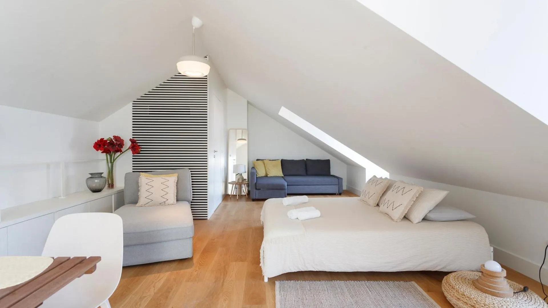 Luxury Apartment With Balcony In Downtown Lisbon