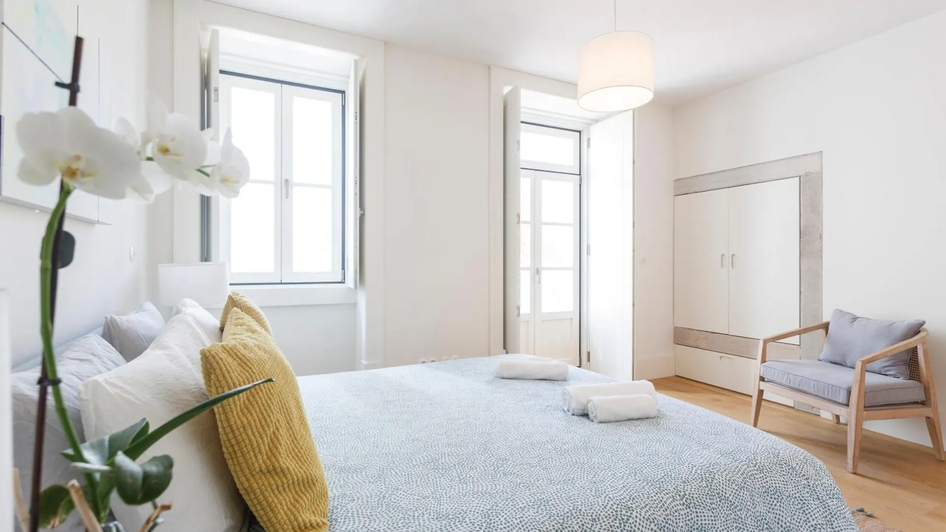 Luxury Apartment With Balcony In Downtown Lisbon Portugal
