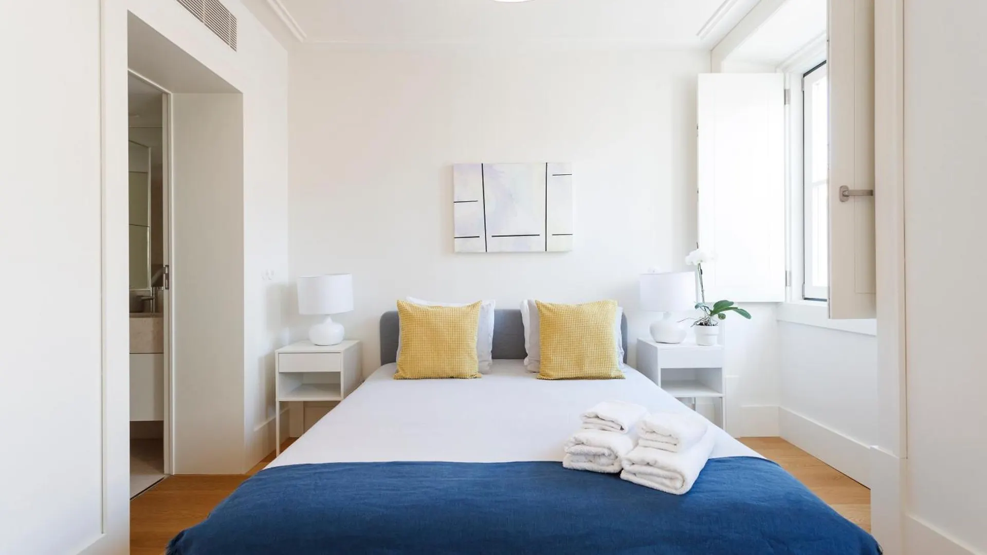 Luxury Apartment With Balcony In Downtown Lisbon